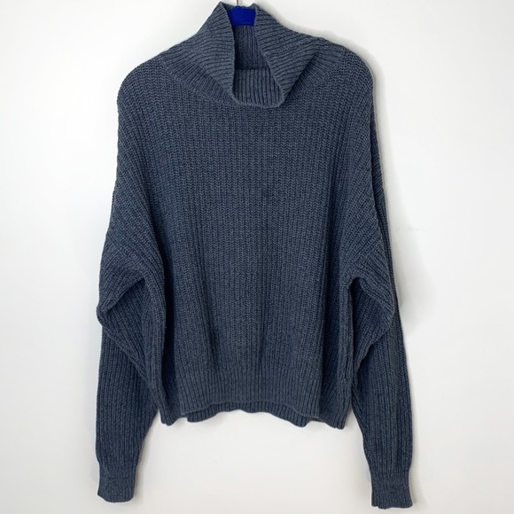 Lovers + Friends Sweaters - Lovers + friends dark gray knit turtleneck sweater